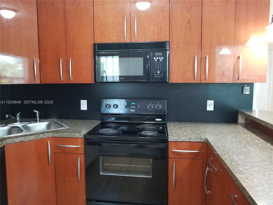 En Renta: $2,650 (3 camas, 2 baños, 946 Pies cuadrados)