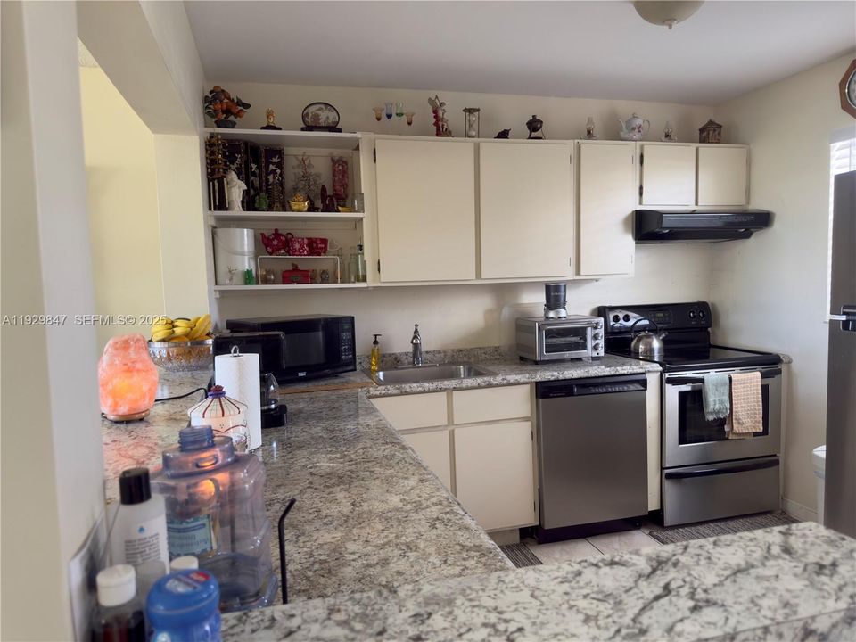 For Sale: $149,600 (2 beds, 2 baths, 970 Square Feet)