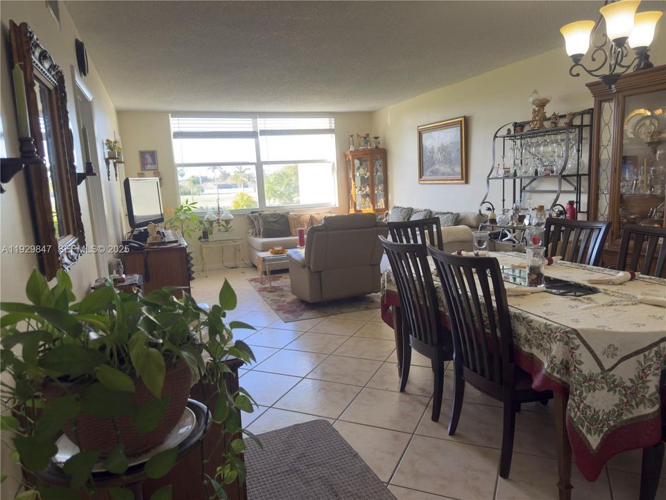 For Sale: $149,600 (2 beds, 2 baths, 970 Square Feet)