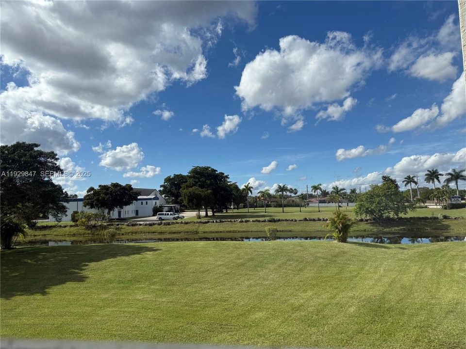 For Sale: $149,600 (2 beds, 2 baths, 970 Square Feet)