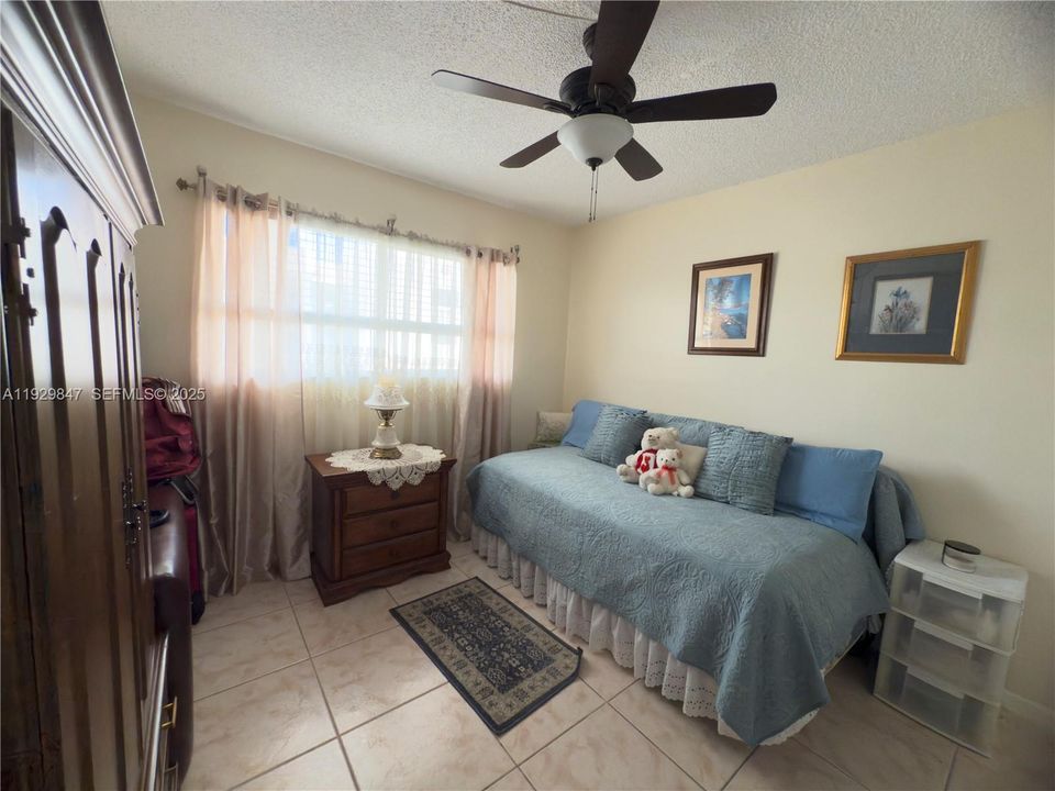 For Sale: $149,600 (2 beds, 2 baths, 970 Square Feet)
