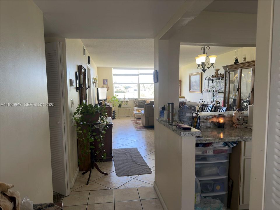 For Sale: $149,600 (2 beds, 2 baths, 970 Square Feet)