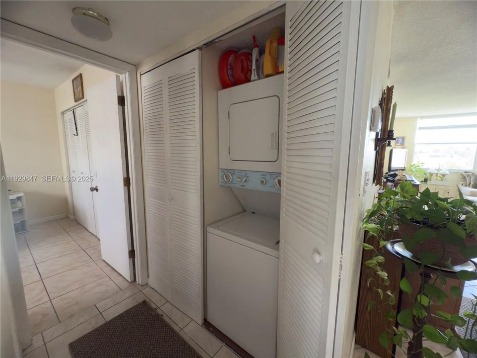 For Sale: $149,600 (2 beds, 2 baths, 970 Square Feet)