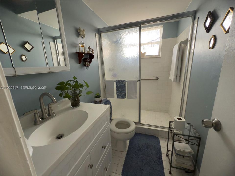 For Sale: $149,600 (2 beds, 2 baths, 970 Square Feet)