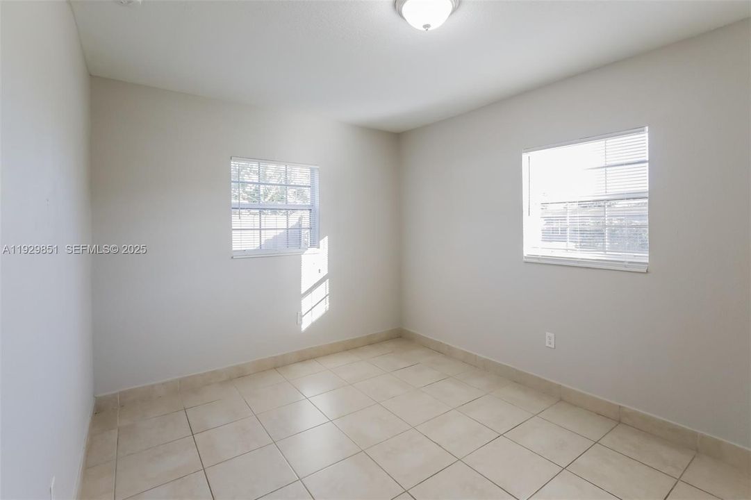 出租: $2,250 (3 贝兹, 2 浴室, 1012 平方英尺)