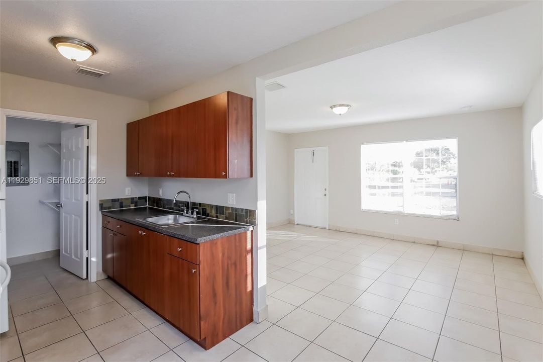 出租: $2,250 (3 贝兹, 2 浴室, 1012 平方英尺)