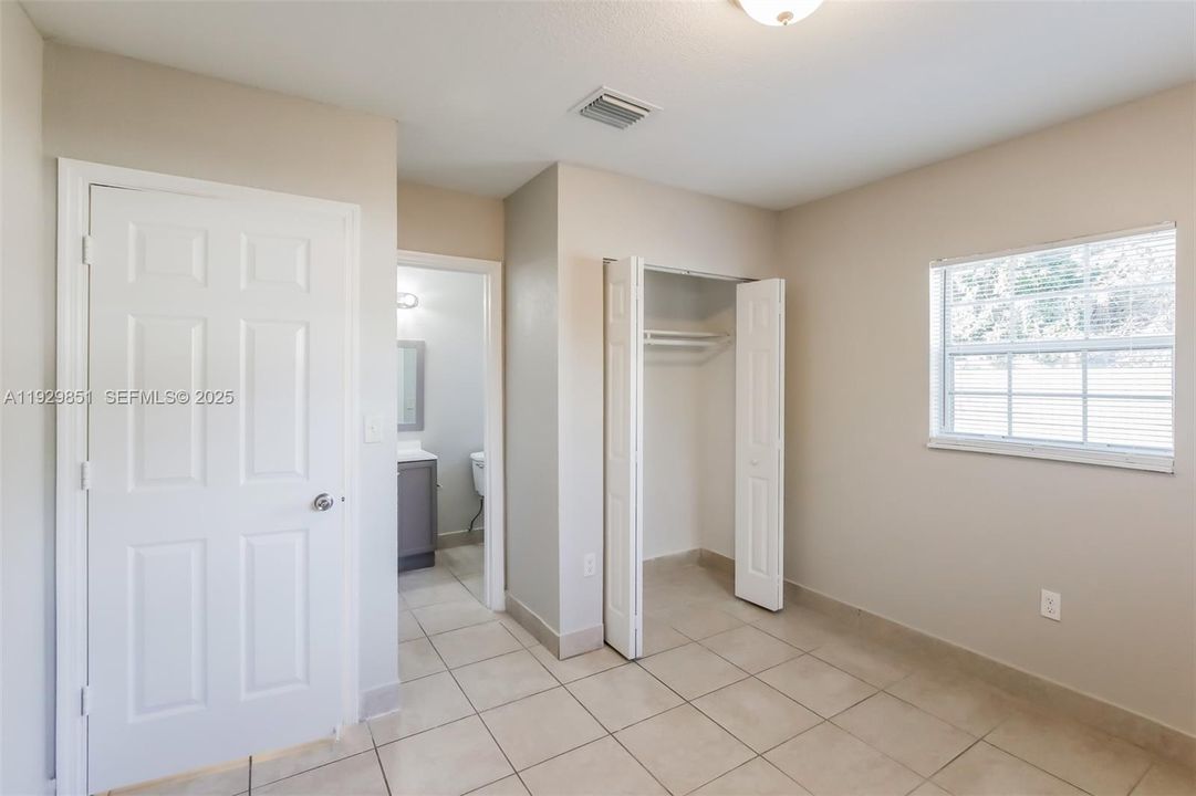 出租: $2,250 (3 贝兹, 2 浴室, 1012 平方英尺)