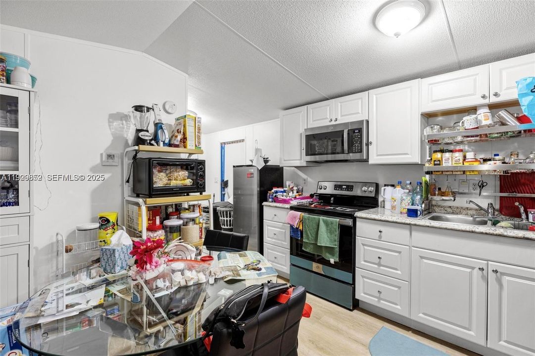 待售: $104,000 (2 贝兹, 1 浴室, 1000 平方英尺)