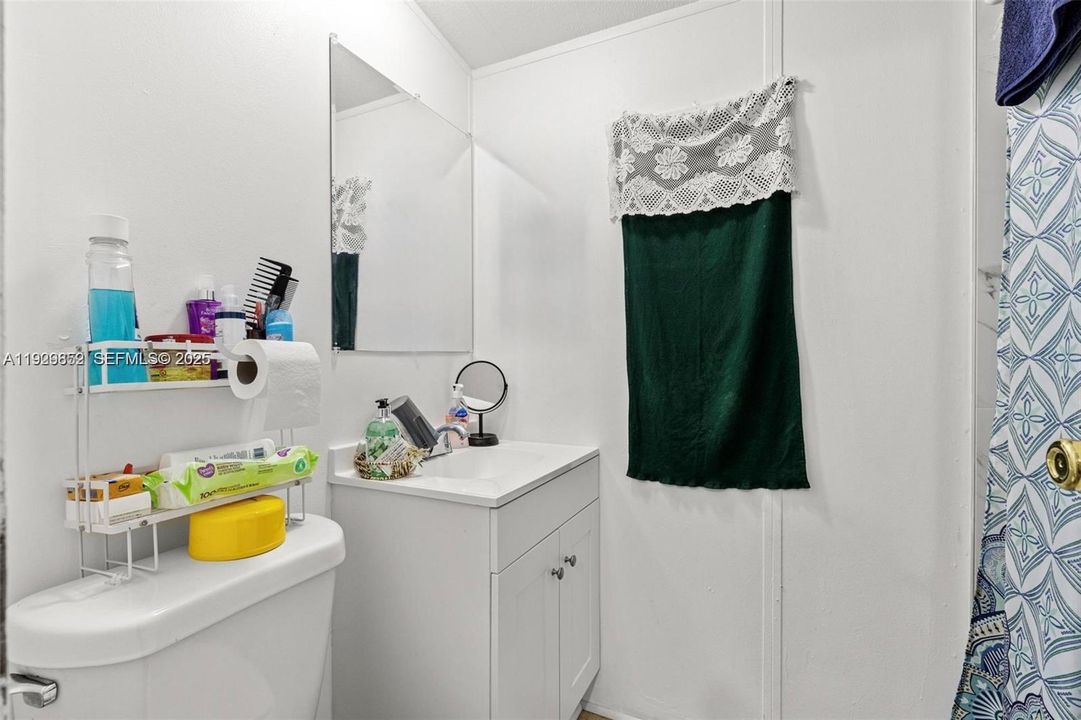 待售: $104,000 (2 贝兹, 1 浴室, 1000 平方英尺)