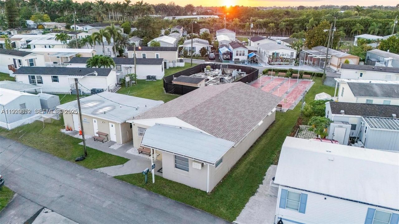 待售: $104,000 (2 贝兹, 1 浴室, 1000 平方英尺)