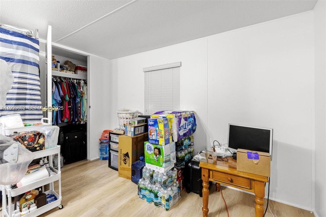 待售: $104,000 (2 贝兹, 1 浴室, 1000 平方英尺)