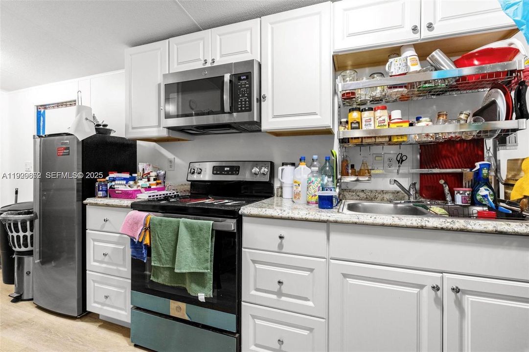 待售: $104,000 (2 贝兹, 1 浴室, 1000 平方英尺)