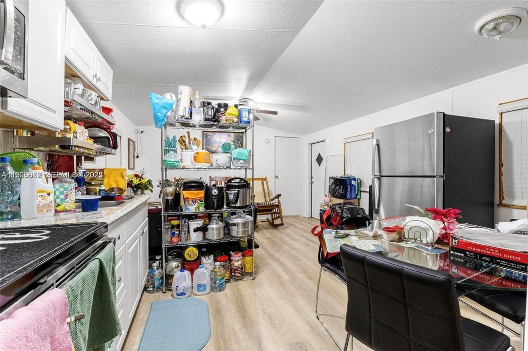 待售: $104,000 (2 贝兹, 1 浴室, 1000 平方英尺)