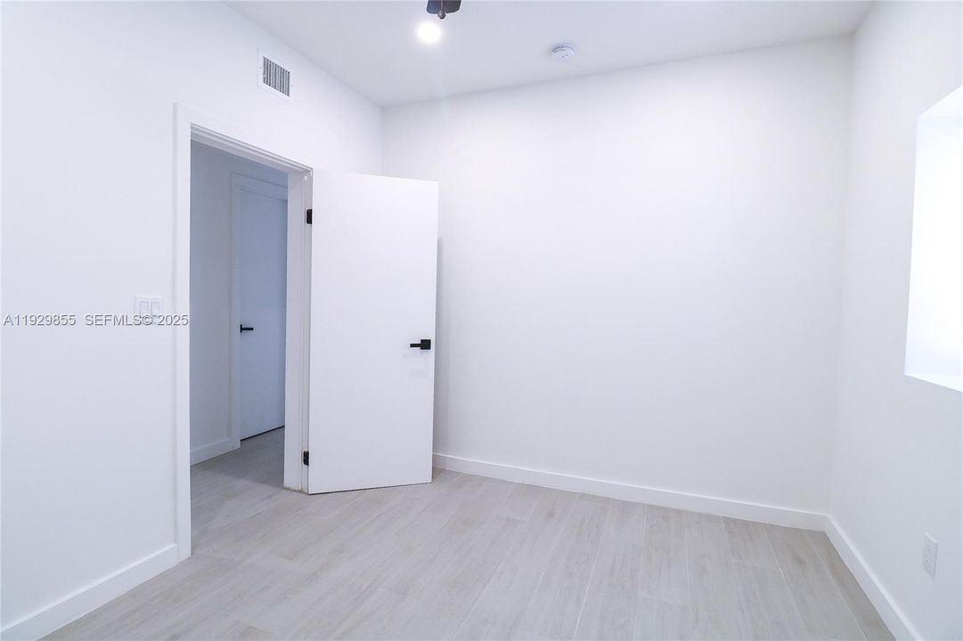 出租: $2,275 (2 贝兹, 1 浴室, 825 平方英尺)