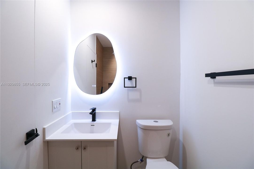 出租: $2,275 (2 贝兹, 1 浴室, 825 平方英尺)