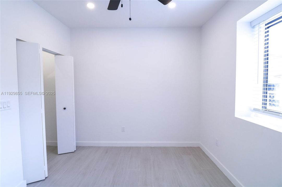 出租: $2,275 (2 贝兹, 1 浴室, 825 平方英尺)