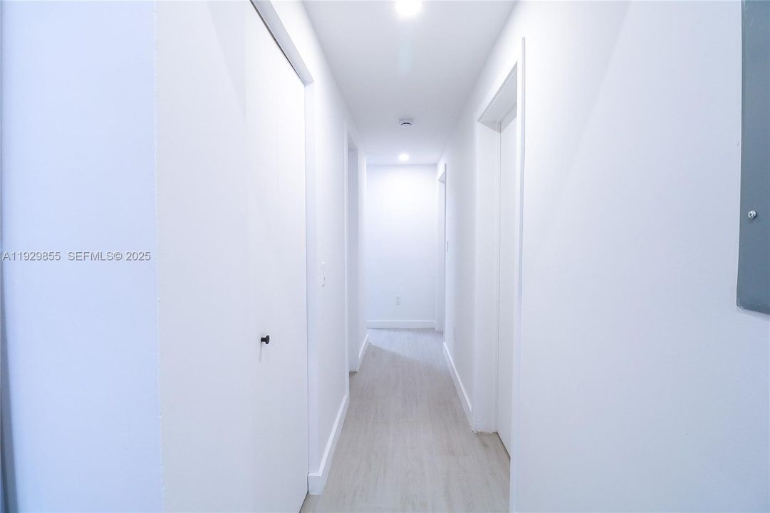 出租: $2,275 (2 贝兹, 1 浴室, 825 平方英尺)