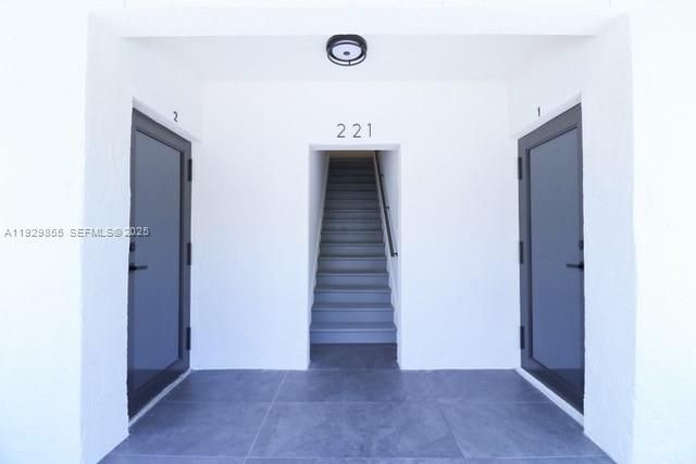 出租: $2,275 (2 贝兹, 1 浴室, 825 平方英尺)