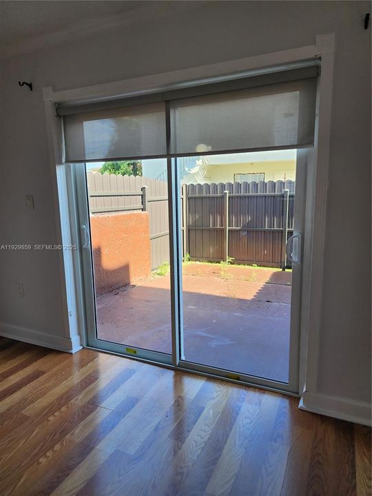 В аренду: $2,400 (2 спален, 1 ванн, 1120 Квадратных фут)