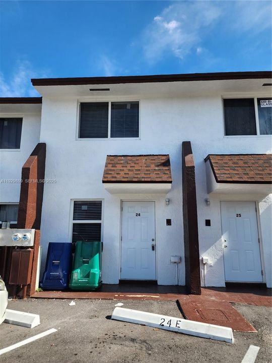 В аренду: $2,400 (2 спален, 1 ванн, 1120 Квадратных фут)