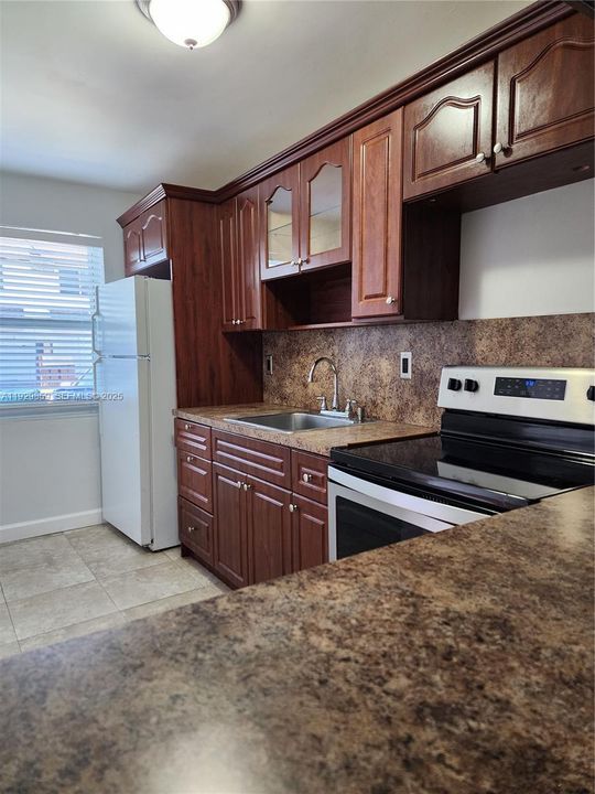 В аренду: $2,400 (2 спален, 1 ванн, 1120 Квадратных фут)