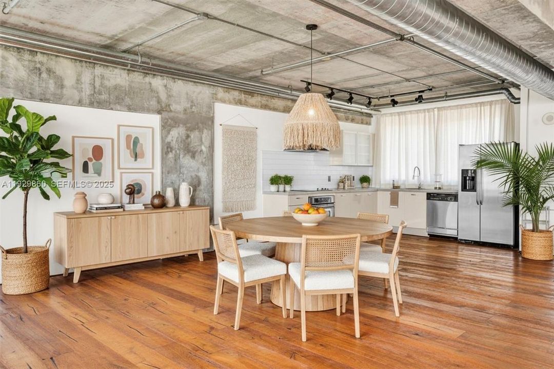 For Sale: $1,590,000 (2 beds, 2 baths, 1906 Square Feet)