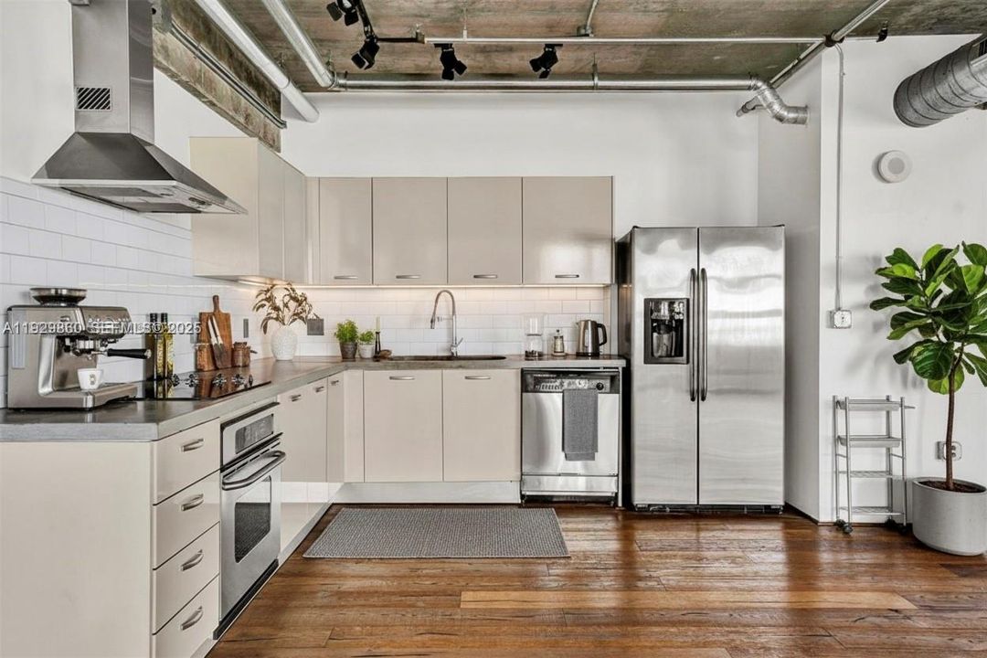 For Sale: $1,590,000 (2 beds, 2 baths, 1906 Square Feet)