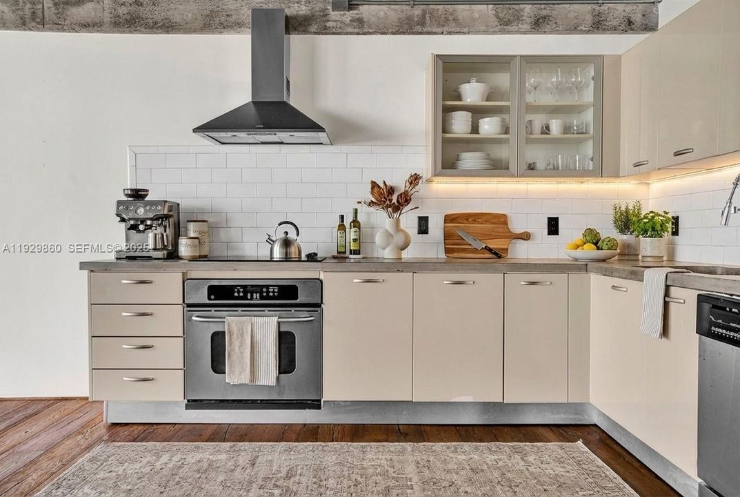 For Sale: $1,590,000 (2 beds, 2 baths, 1906 Square Feet)