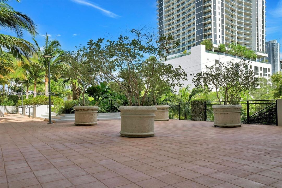 For Sale: $1,590,000 (2 beds, 2 baths, 1906 Square Feet)