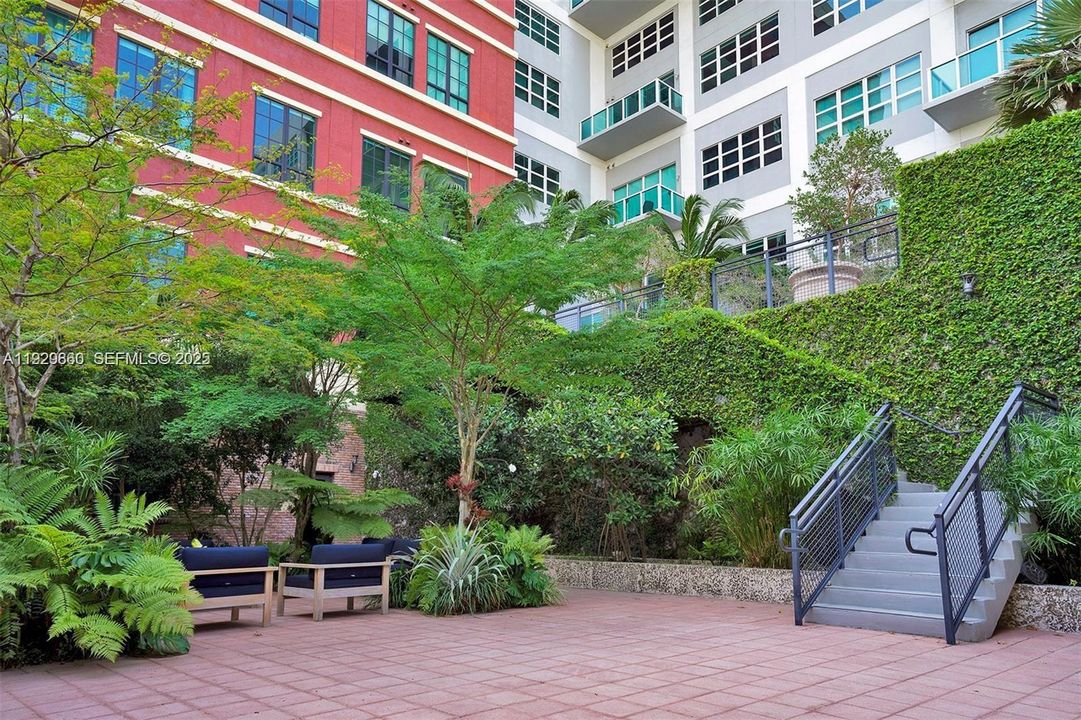 For Sale: $1,590,000 (2 beds, 2 baths, 1906 Square Feet)