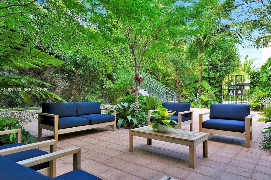 For Sale: $1,590,000 (2 beds, 2 baths, 1906 Square Feet)