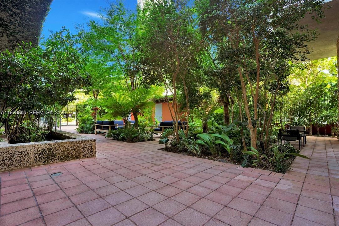 For Sale: $1,590,000 (2 beds, 2 baths, 1906 Square Feet)