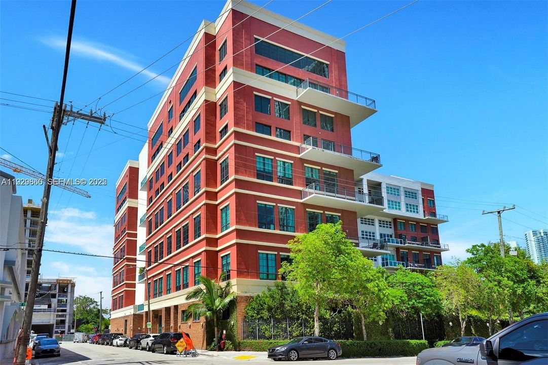 For Sale: $1,590,000 (2 beds, 2 baths, 1906 Square Feet)