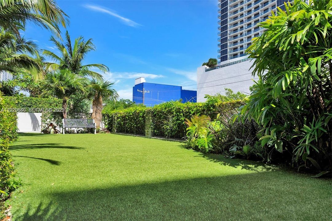 For Sale: $1,590,000 (2 beds, 2 baths, 1906 Square Feet)