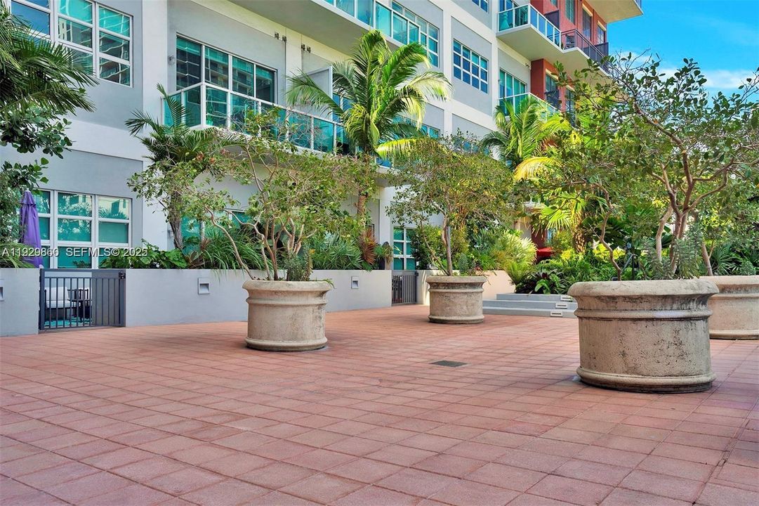 For Sale: $1,590,000 (2 beds, 2 baths, 1906 Square Feet)