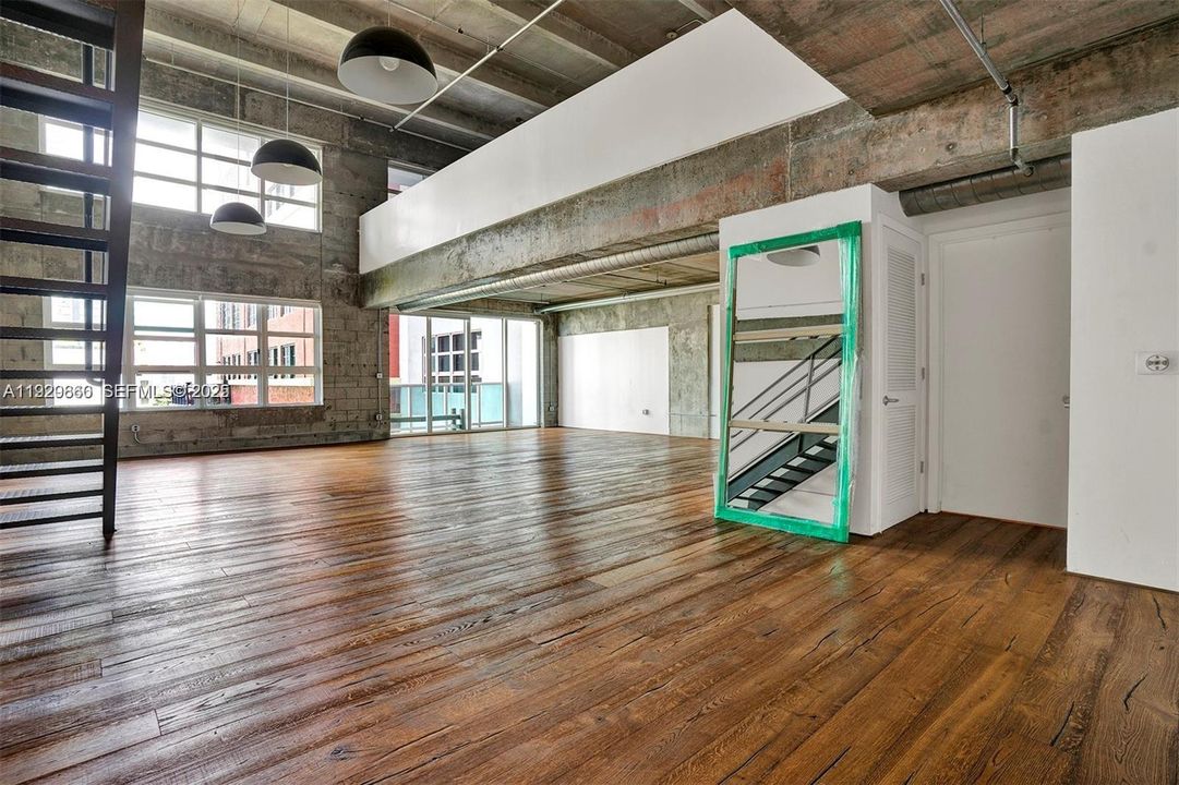 For Sale: $1,590,000 (2 beds, 2 baths, 1906 Square Feet)