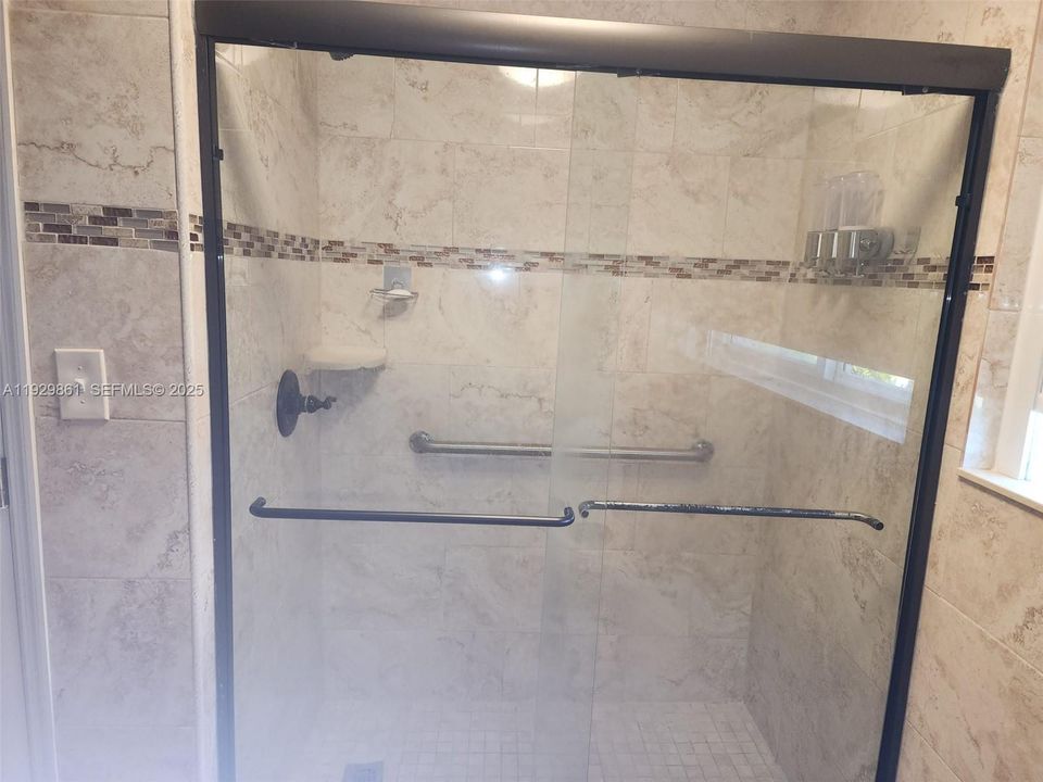 For Rent: $3,300 (3 beds, 2 baths, 1606 Square Feet)