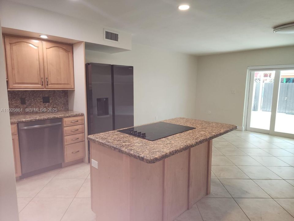For Rent: $3,300 (3 beds, 2 baths, 1606 Square Feet)