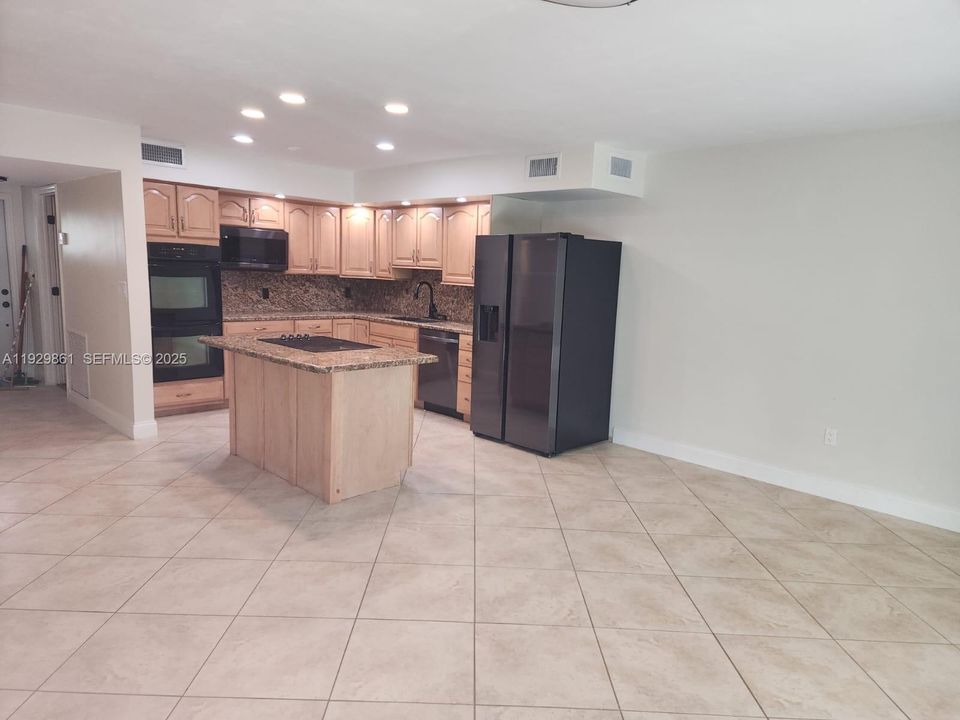 For Rent: $3,300 (3 beds, 2 baths, 1606 Square Feet)