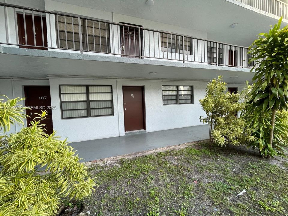 В аренду: $2,000 (2 спален, 1 ванн, 771 Квадратных фут)