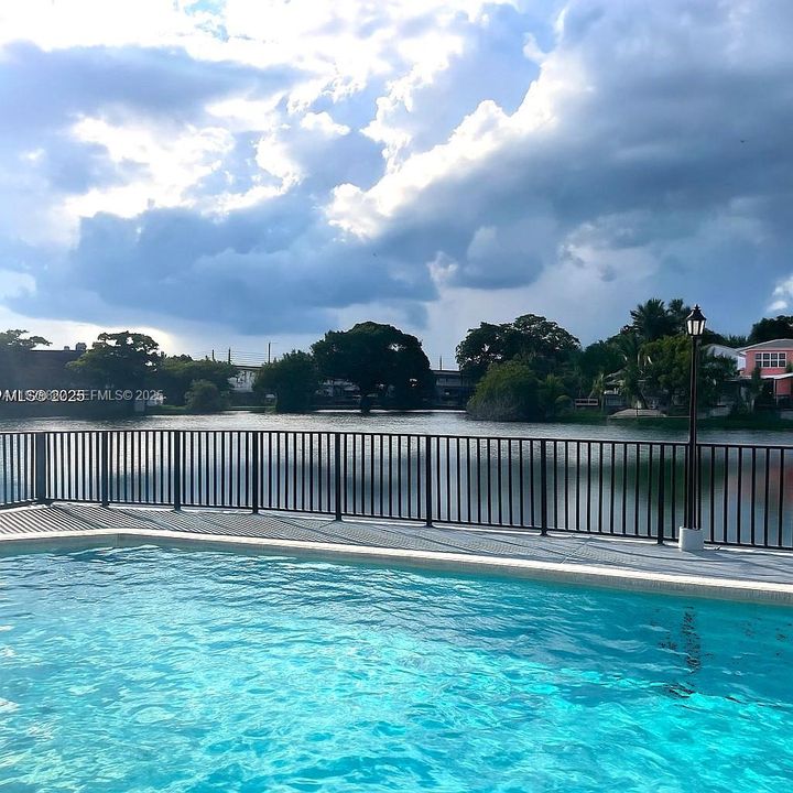 В аренду: $2,000 (2 спален, 1 ванн, 771 Квадратных фут)