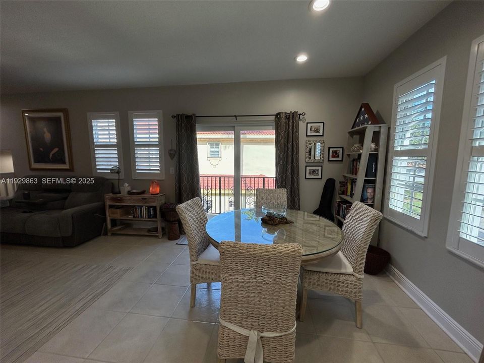 En Venta: $449,000 (2 camas, 2 baños, 1144 Pies cuadrados)