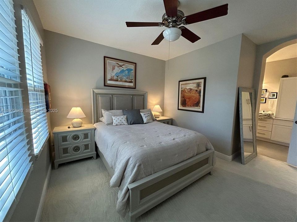 En Venta: $449,000 (2 camas, 2 baños, 1144 Pies cuadrados)