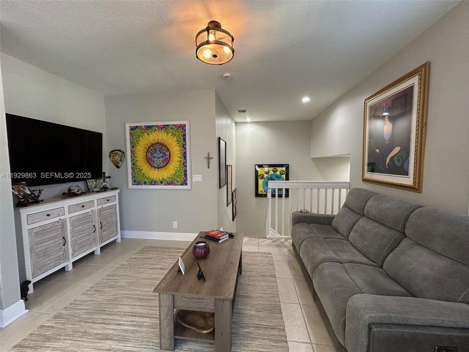 En Venta: $449,000 (2 camas, 2 baños, 1144 Pies cuadrados)