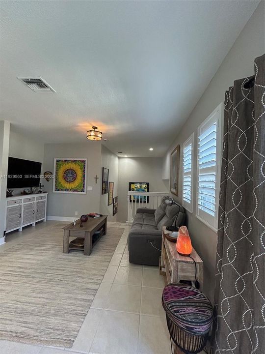 En Venta: $449,000 (2 camas, 2 baños, 1144 Pies cuadrados)