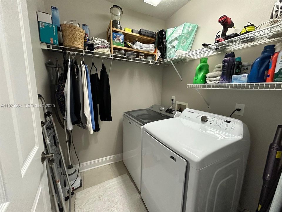 En Venta: $449,000 (2 camas, 2 baños, 1144 Pies cuadrados)