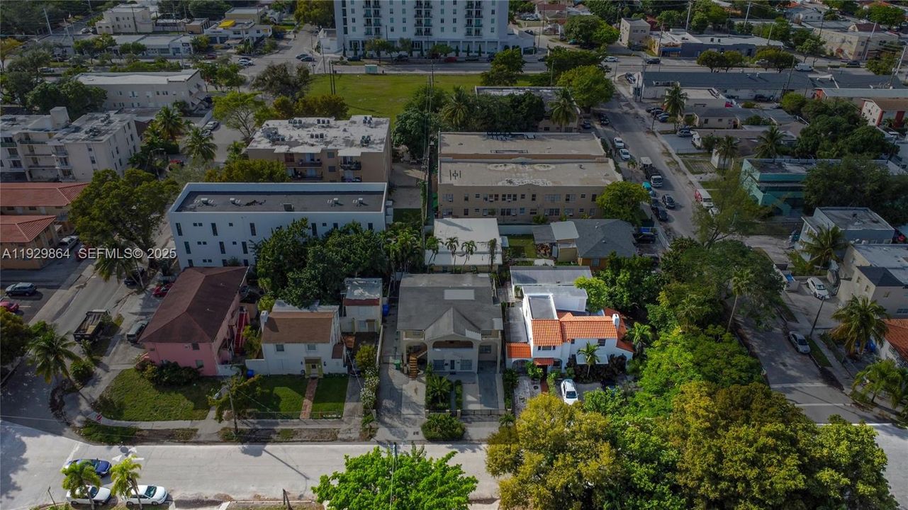 На продажу: $950,000 (3 спален, 2 ванн, 2712 Квадратных фут)