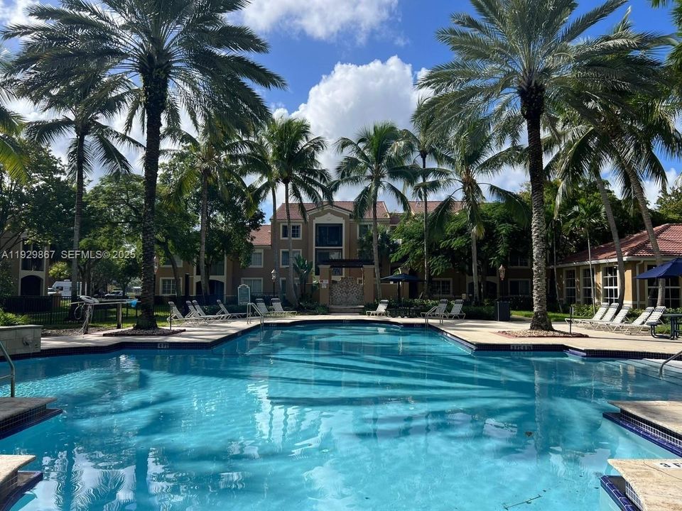 For Rent: $2,400 (2 beds, 2 baths, 1000 Square Feet)