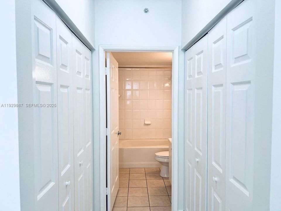 For Rent: $2,400 (2 beds, 2 baths, 1000 Square Feet)