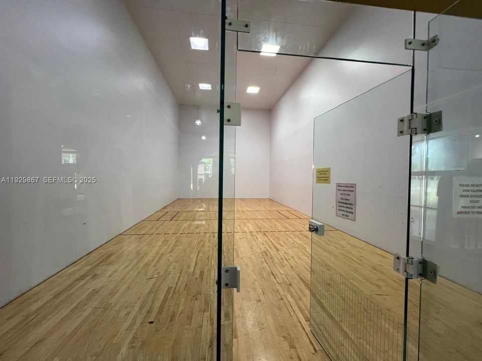 For Rent: $2,400 (2 beds, 2 baths, 1000 Square Feet)